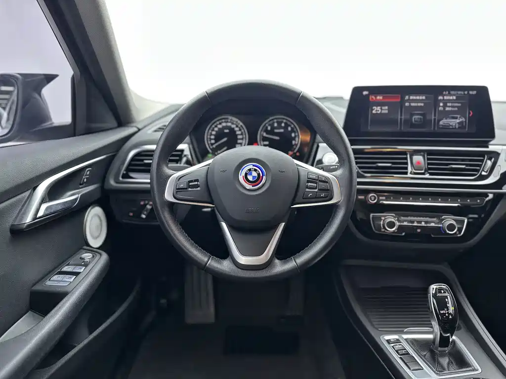 BMW 1 Series 2023 — фото 16