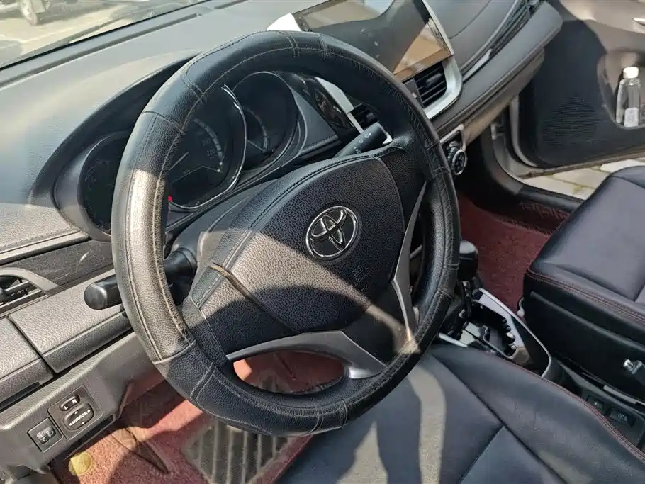Toyota Yaris L 2017 — фото 14