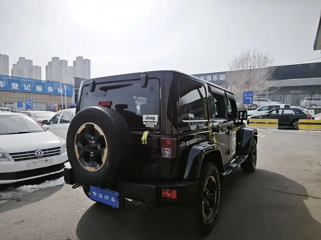 Jeep Wrangler 2015 — фото 9