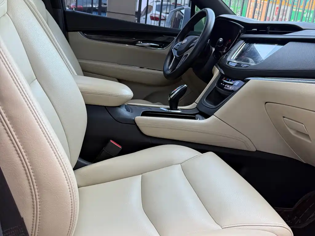 Cadillac XT5 2017 — фото 11
