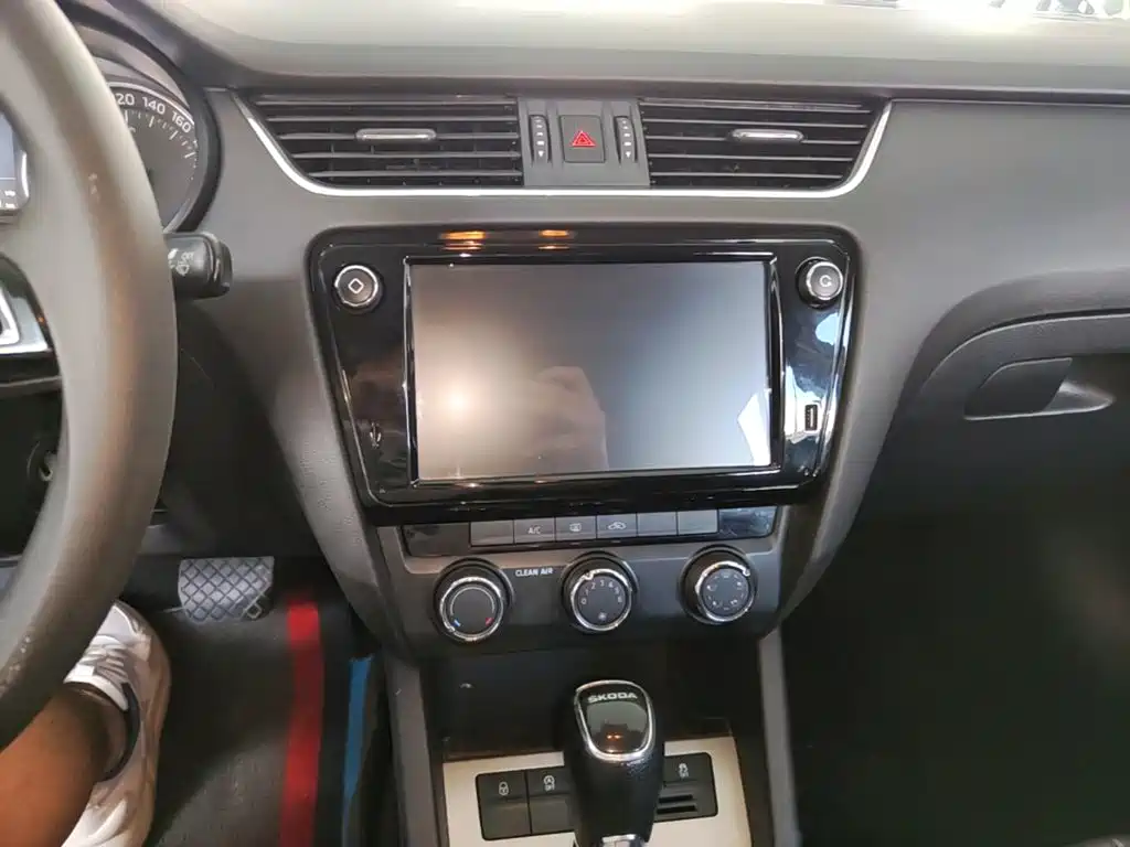 Skoda Octavia 2019 — фото 13