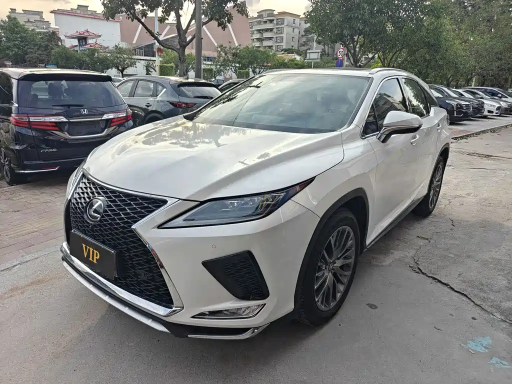 Lexus RX 2018 — фото 1