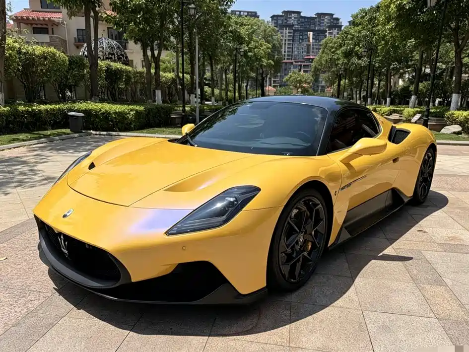 Maserati MC20 2023