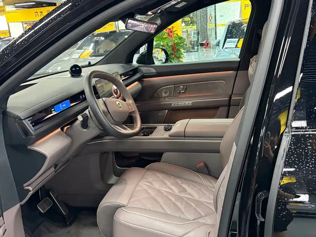 NIO ES8 2025
