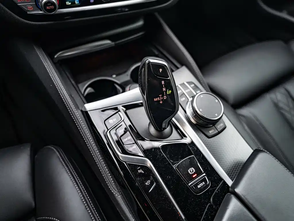 BMW 5 Series 2023 — фото 12