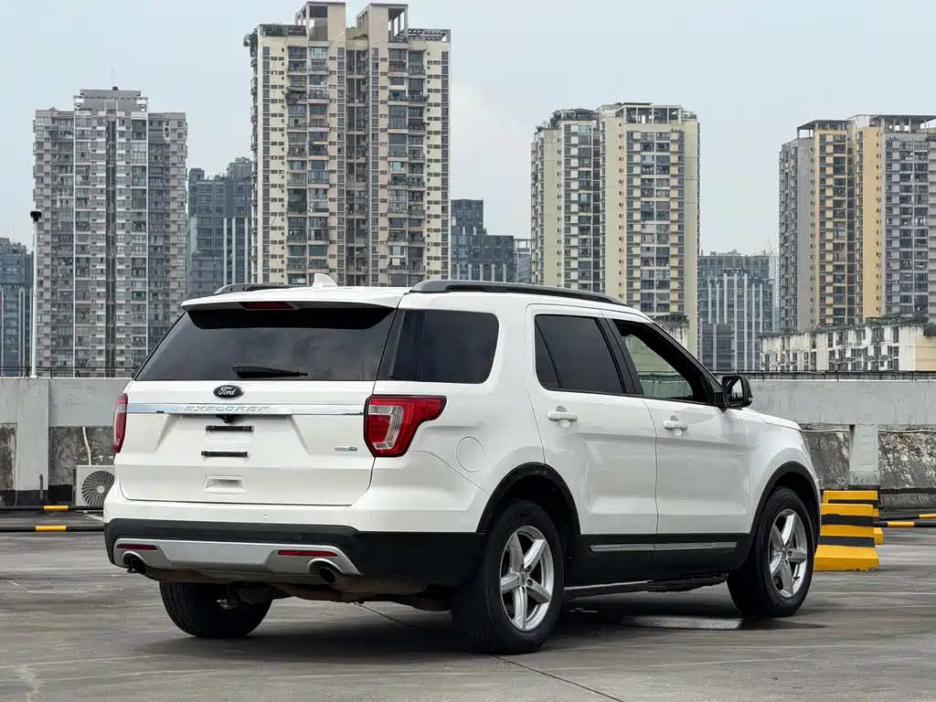 Ford Explorer 2017 — фото 8