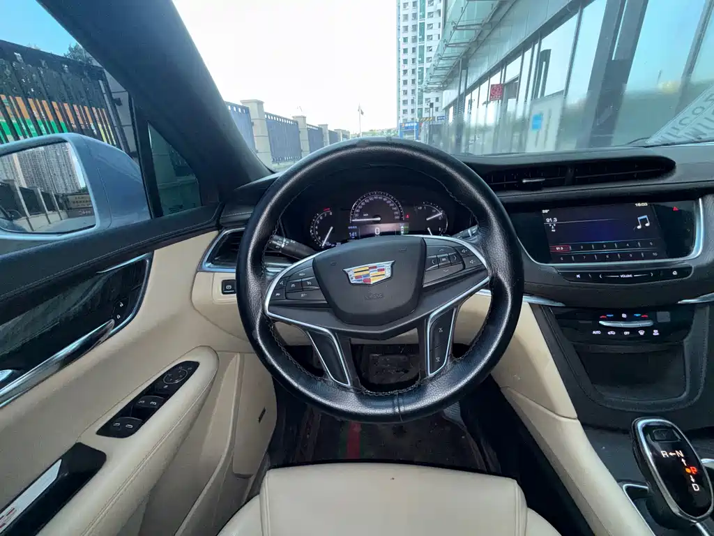 Cadillac XT5 2017 — фото 9