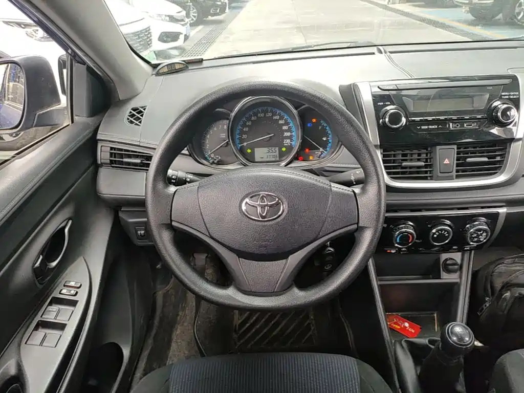 Toyota Yaris L 2017 — фото 11