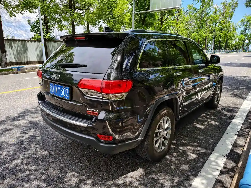 Jeep Grand Cherokee 2016 — фото 9