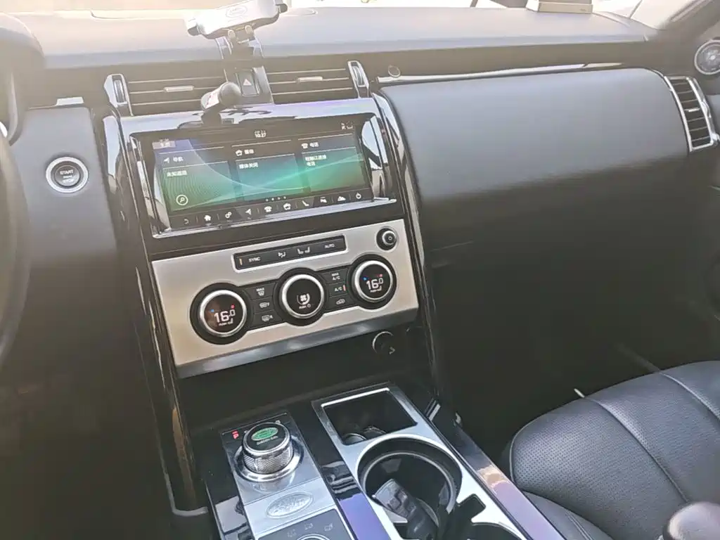 Land Rover Discovery 2018 — фото 13