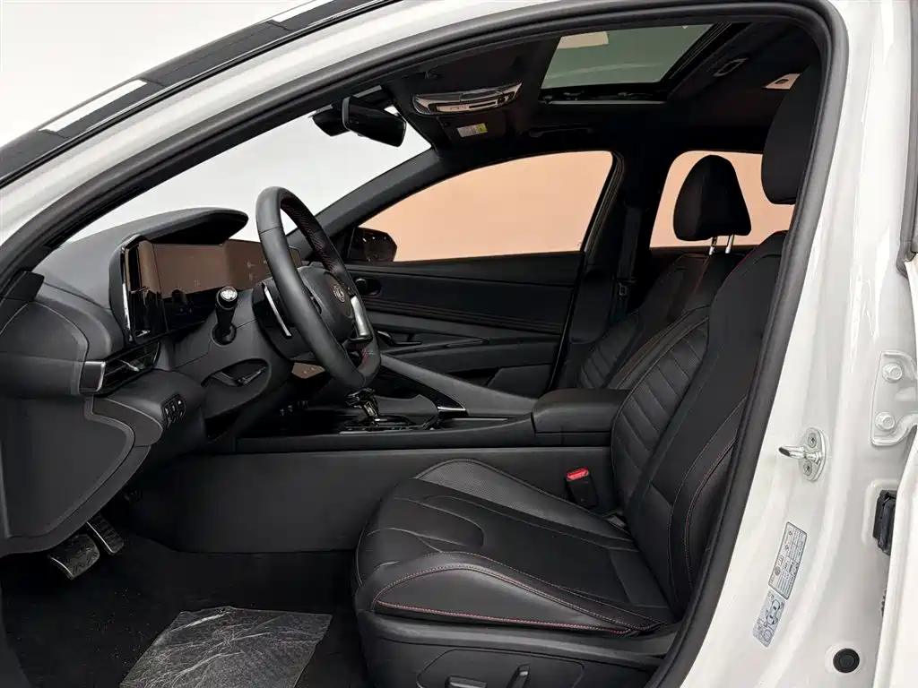 Hyundai Elantra 2023 — фото 13
