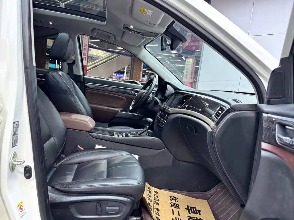 GAC Motor Trumpchi GS8 2017 — фото 17
