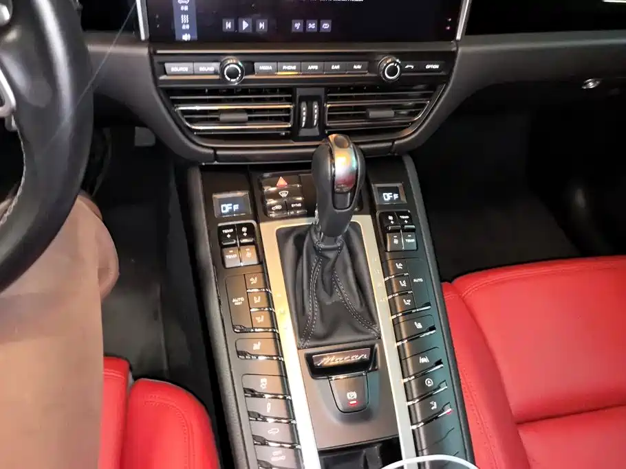 Porsche Macan 2021 — фото 16