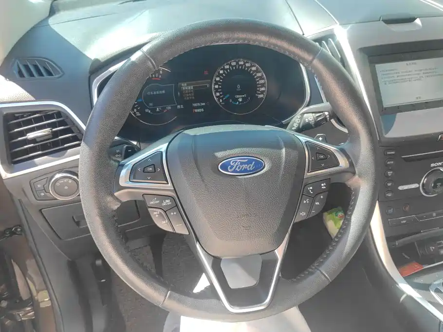 Ford Edge 2016 — фото 15