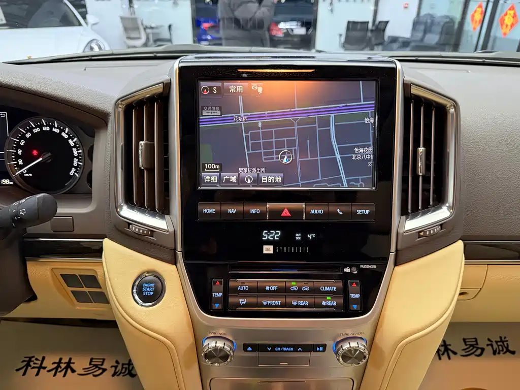 Toyota Land Cruiser 2016 — фото 8
