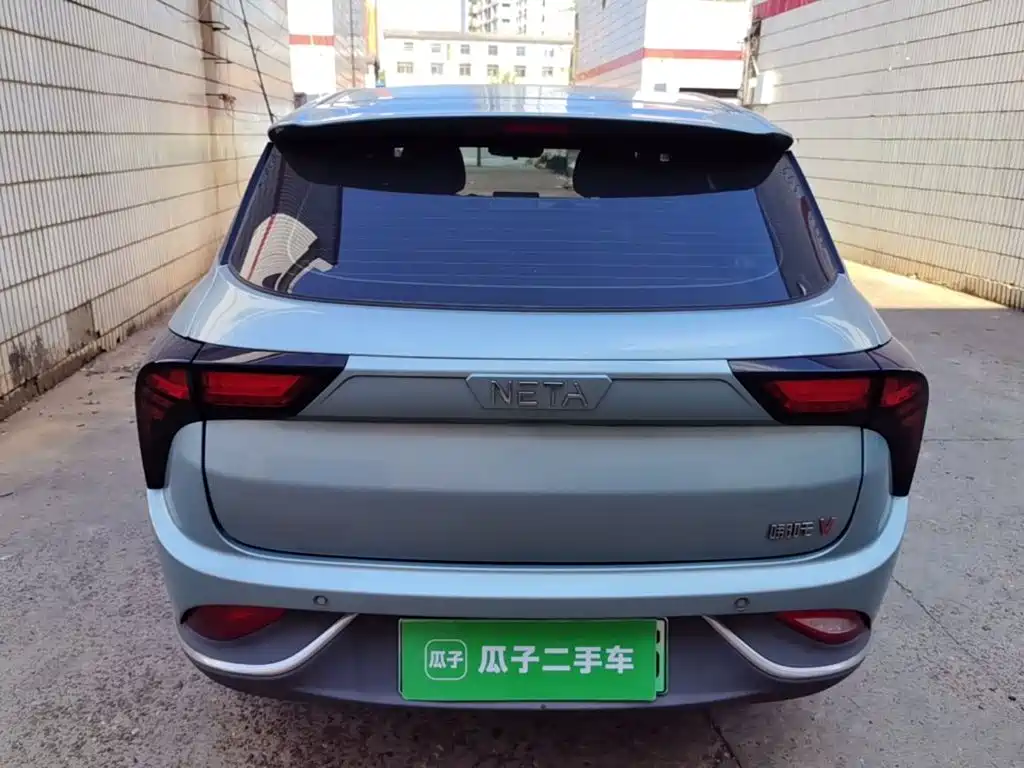 Neta V 2022