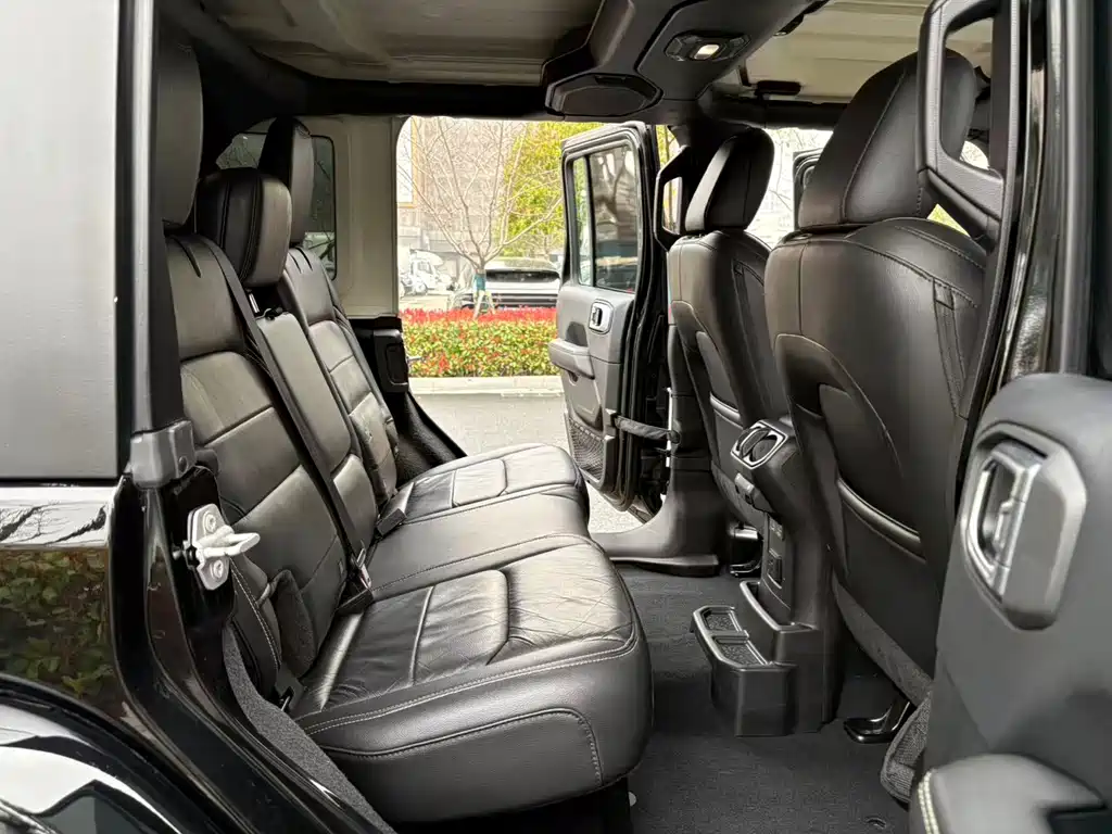 Jeep Wrangler 2019 — фото 12