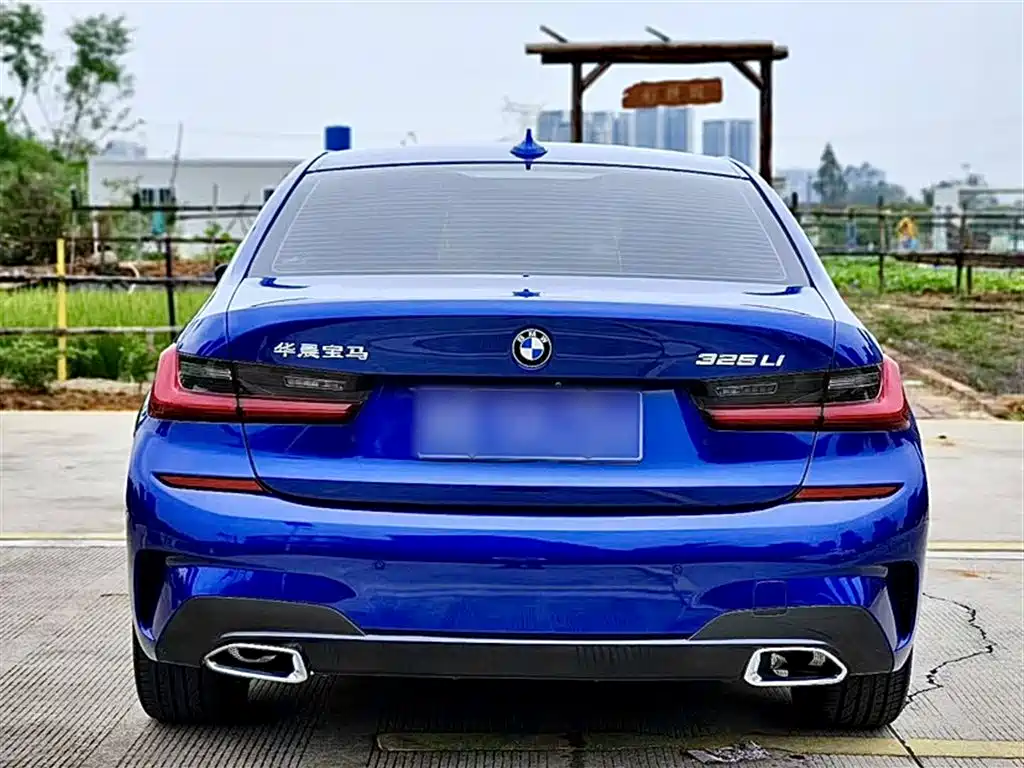 BMW 3 Series 2019 — фото 7