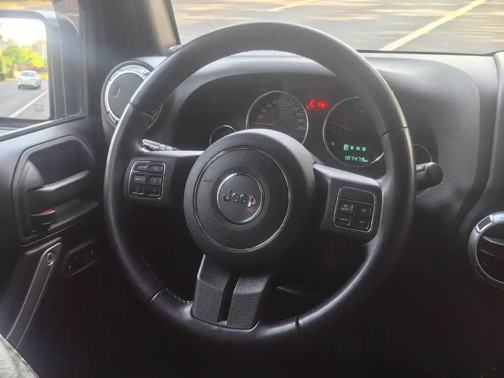 Jeep Wrangler 2017 — фото 15