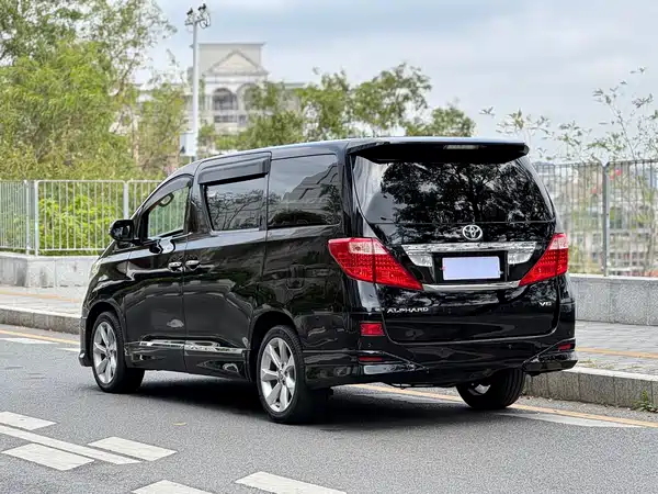 Toyota Alphard 2011