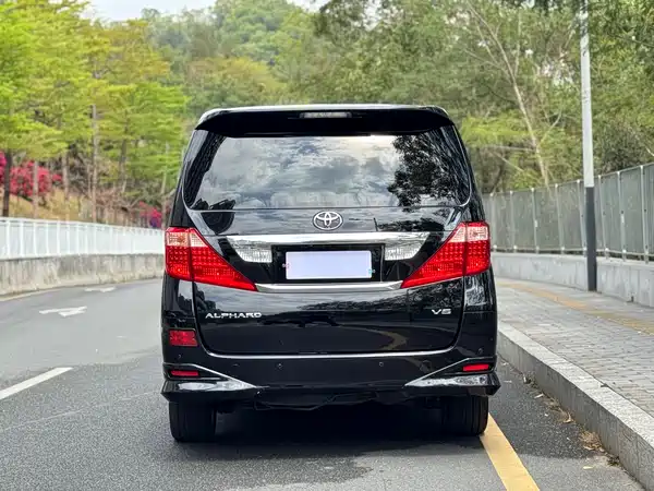 Toyota Alphard 2011