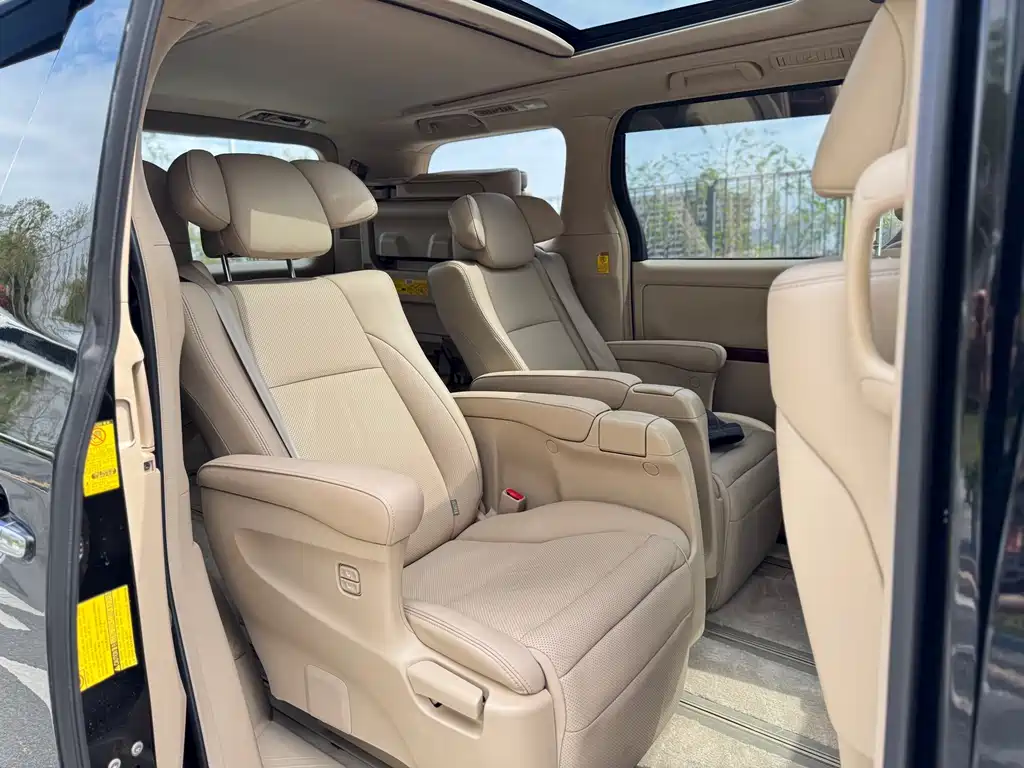 Toyota Alphard 2011 — фото 20