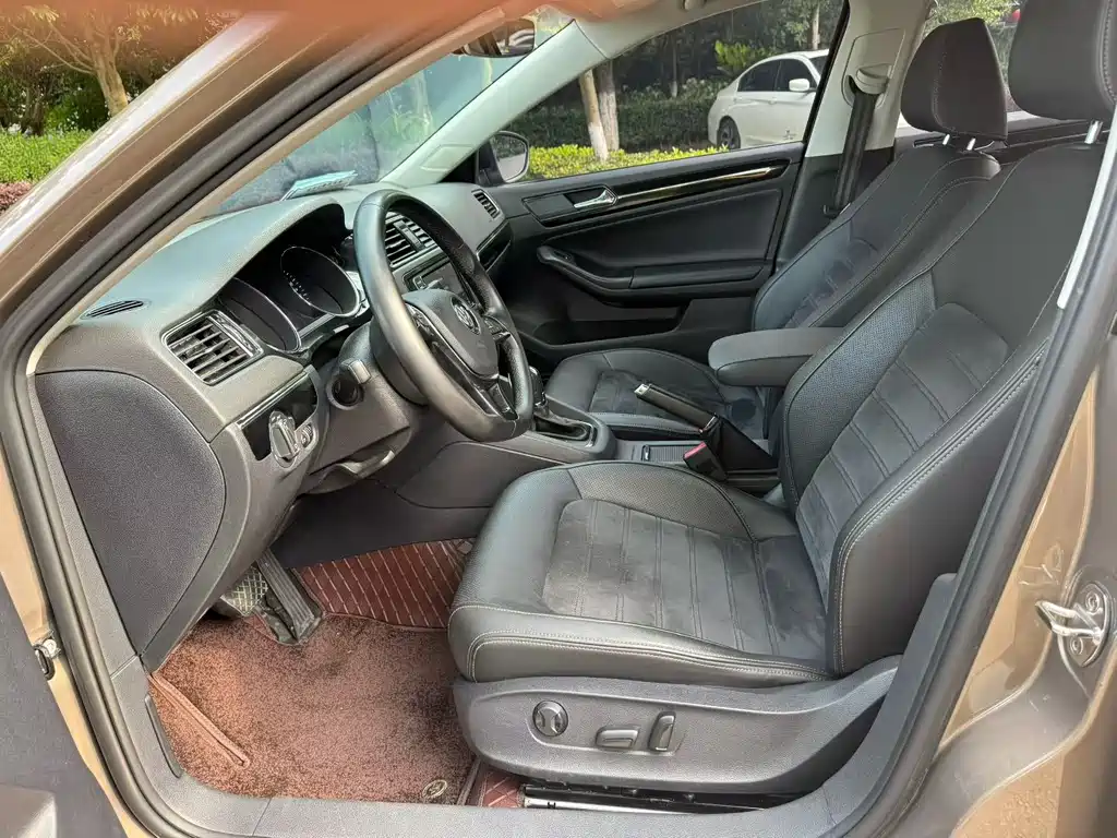 Volkswagen Sagitar 2017