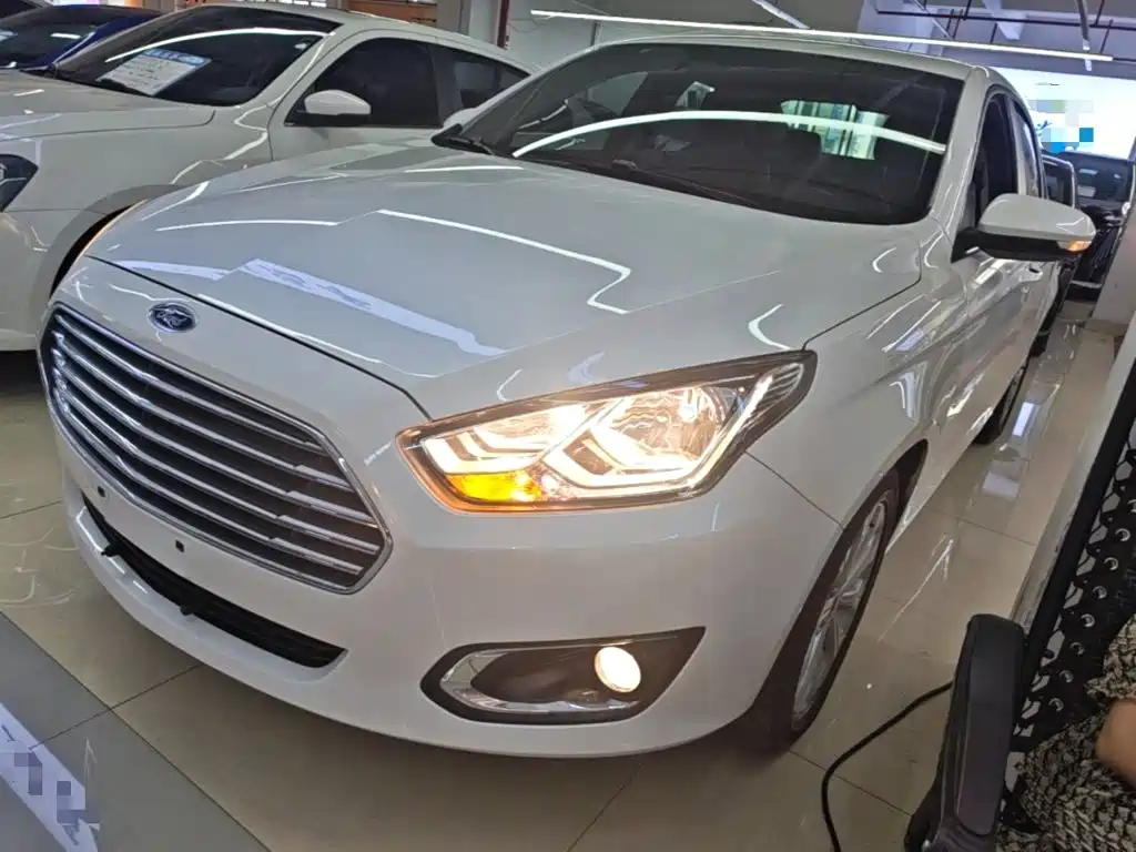Ford Escort 2016 — фото 1