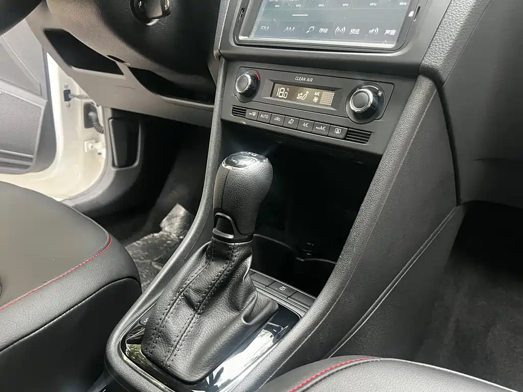 Skoda Rapid Spaceback 2019 — фото 19