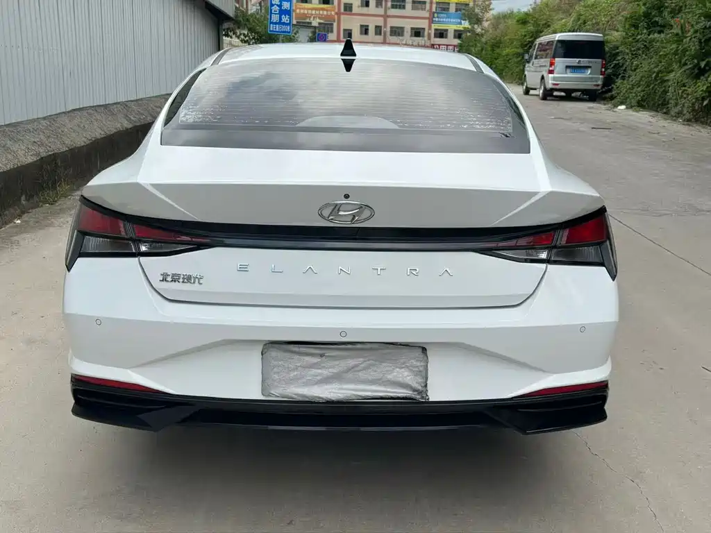Hyundai Elantra 2022 — фото 8