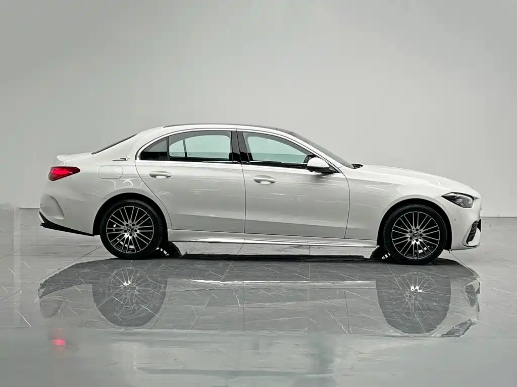 Mercedes-Benz C-Class 2024