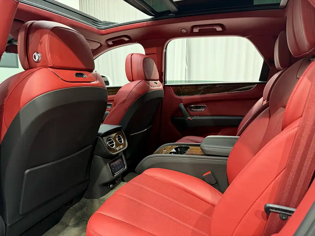 Bentley Bentayga 2020 — фото 16