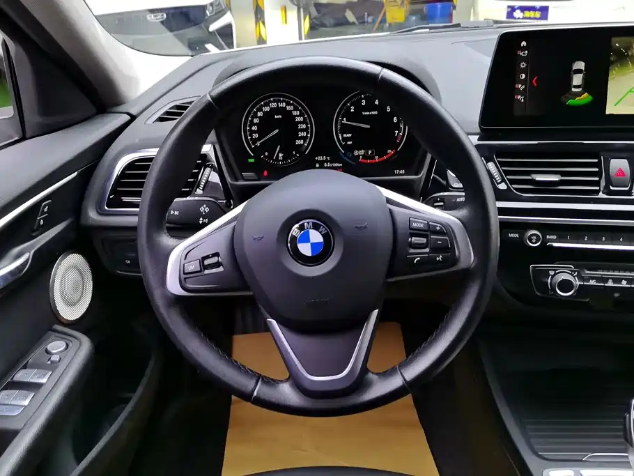 BMW 1 Series 2023 — фото 15