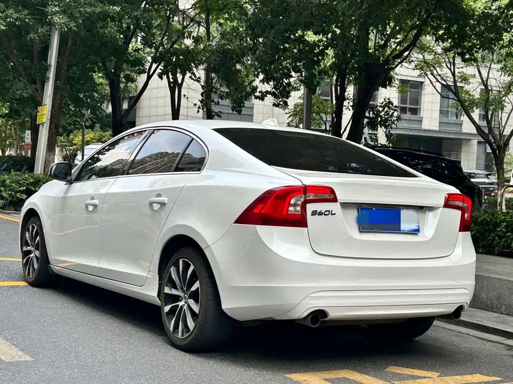 Volvo S60 2018 — фото 4