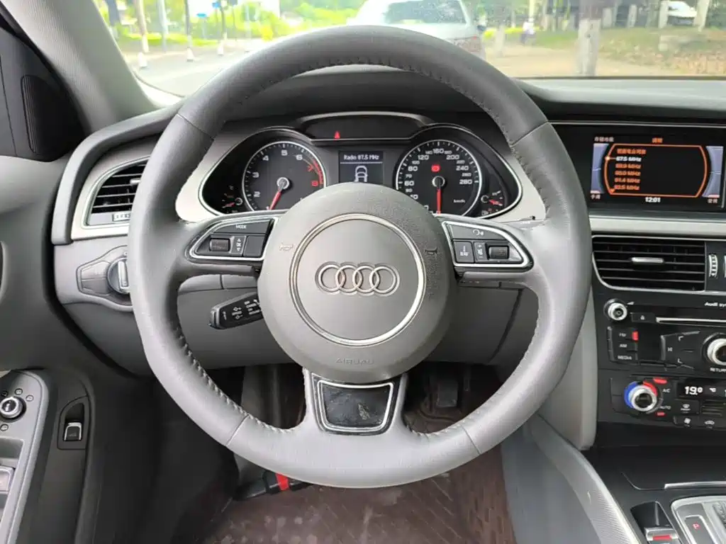 Audi A4L 2016 — фото 11