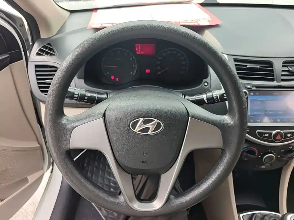 Hyundai Accent 2014 — фото 11