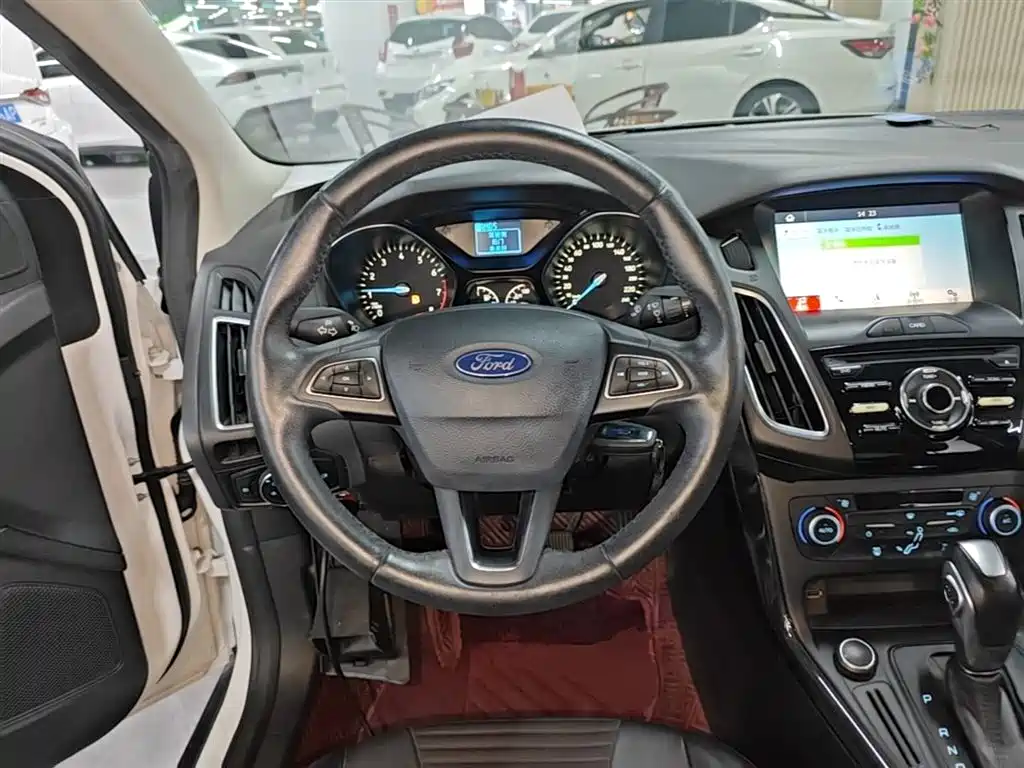 Ford Focus 2017 — фото 11