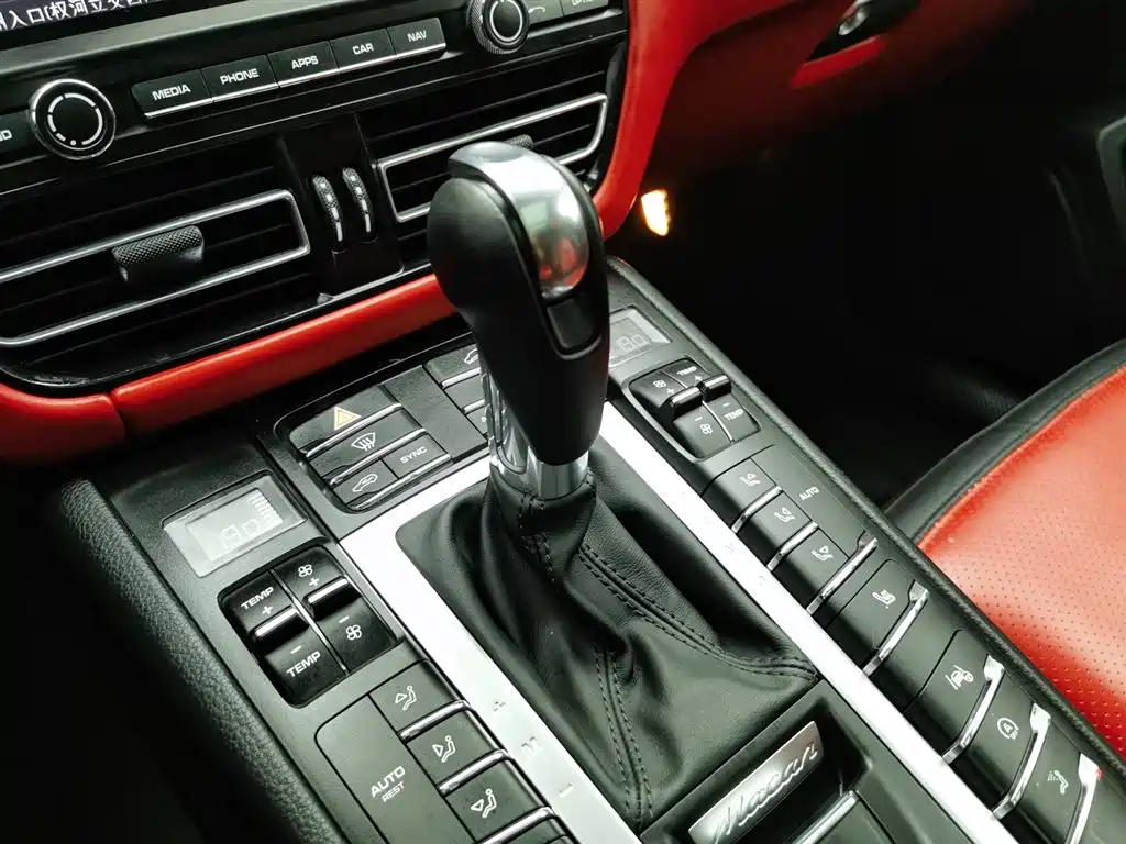 Porsche Macan 2021 — фото 13