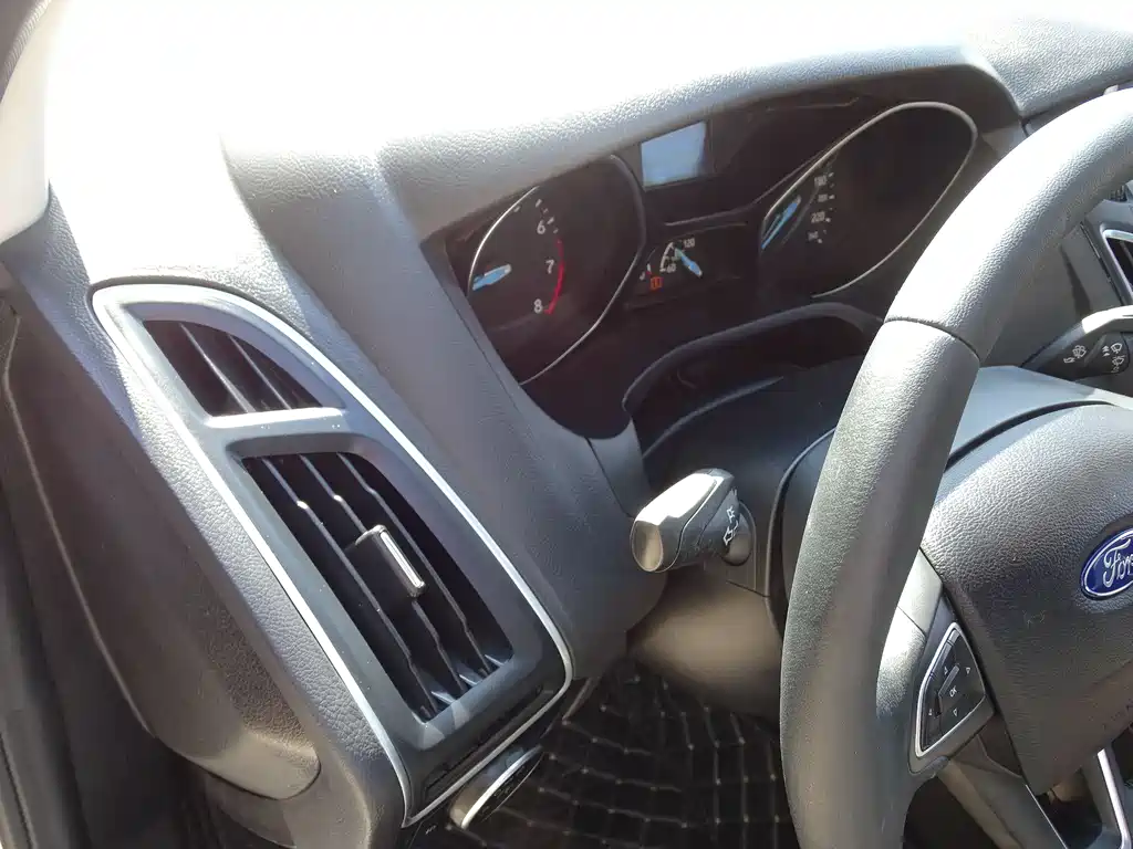Ford Focus 2015 — фото 20