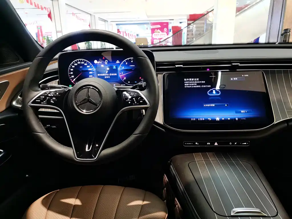 Mercedes-Benz E-Class 2024 — фото 12