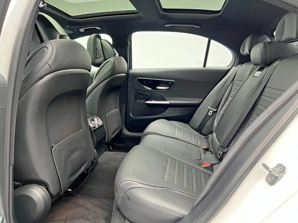 Mercedes-Benz C-Class 2024 — фото 15