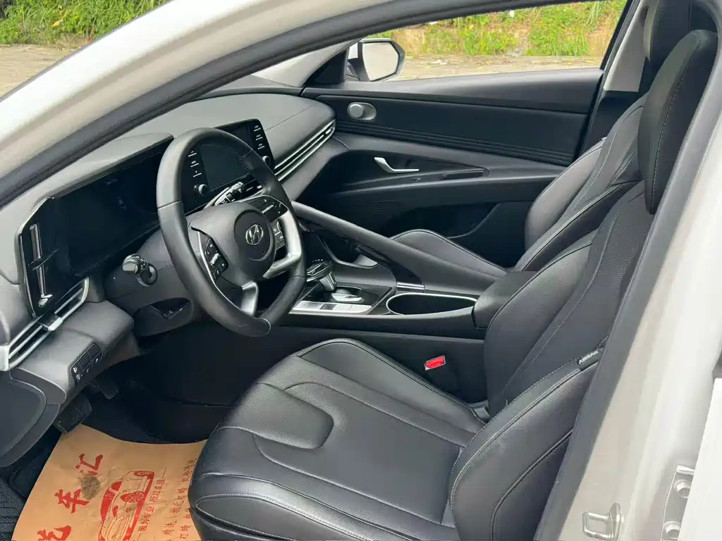 Hyundai Elantra 2022