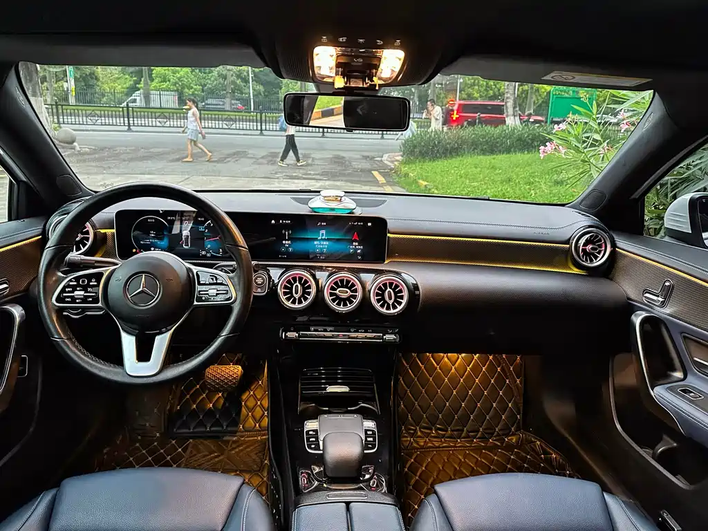 Mercedes-Benz A-Class 2019 — фото 16