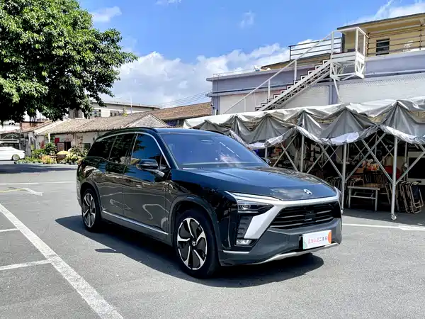 NIO ES8 2021