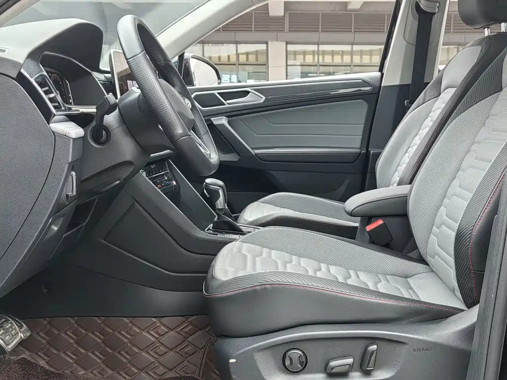 Volkswagen Tiguan X 2023 — фото 11