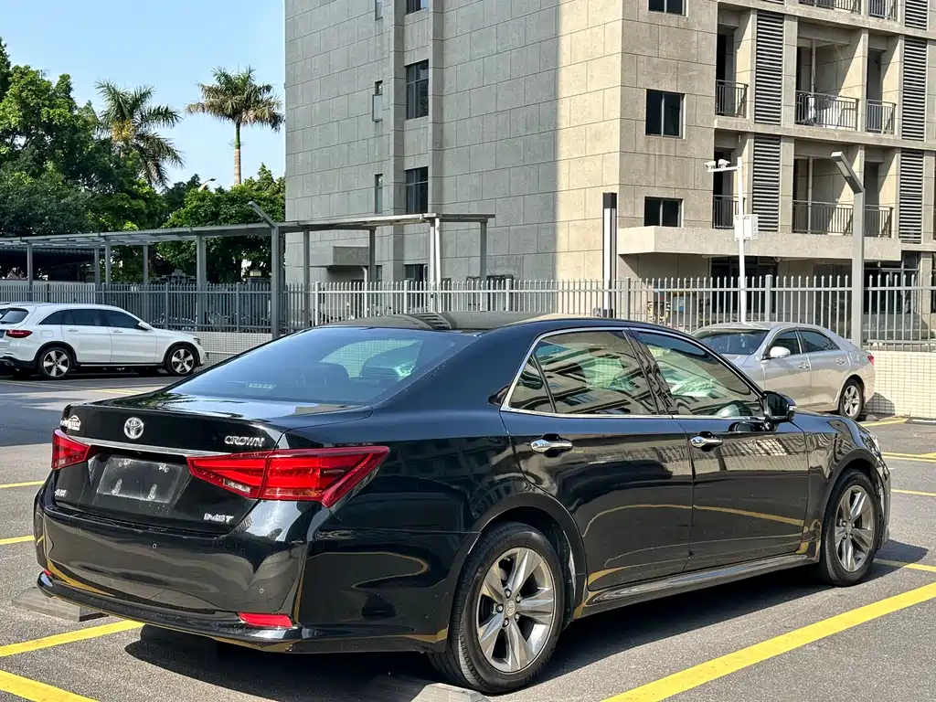Toyota Crown 2016 — фото 15