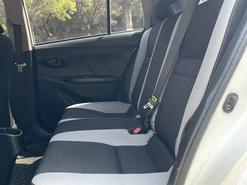 Toyota Yaris L 2020 — фото 12