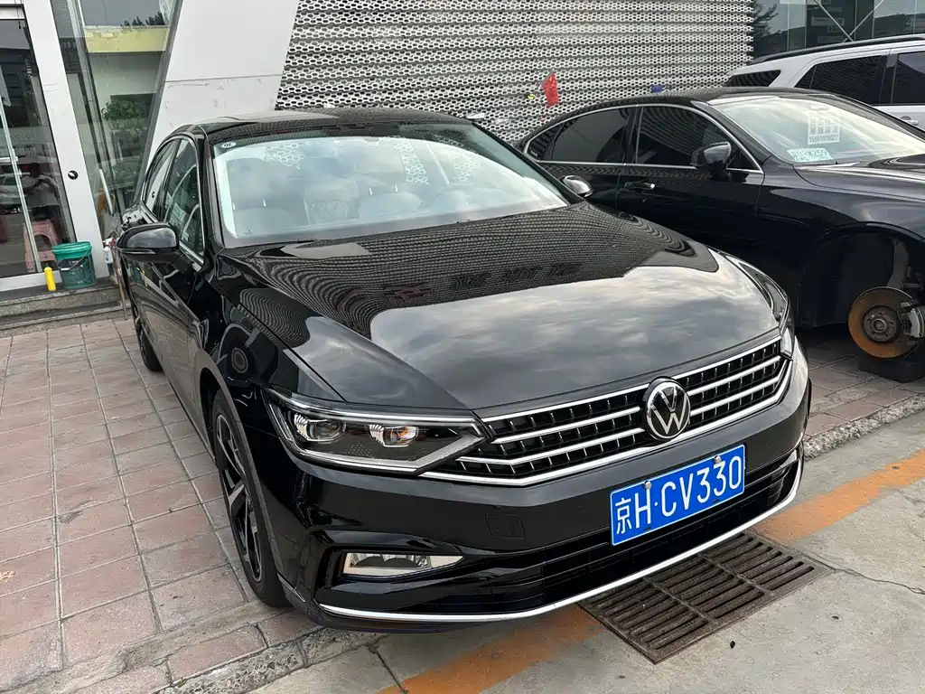Volkswagen Magotan 2025
