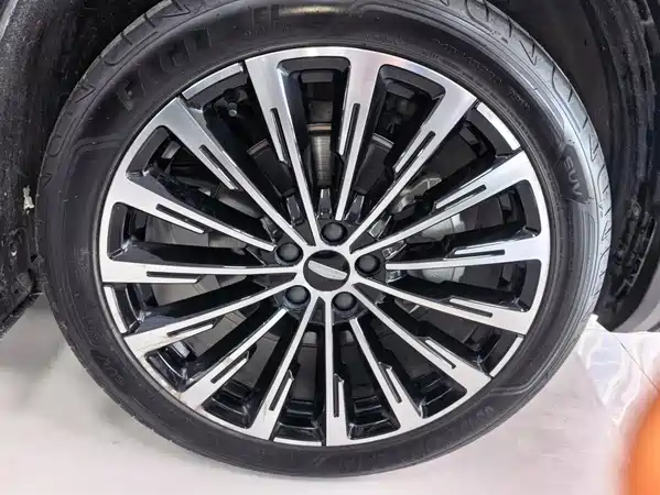 Geely Xingyue L 2024