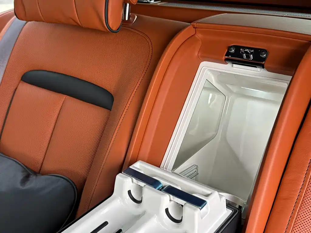 Rolls-Royce Cullinan 2021 — фото 16